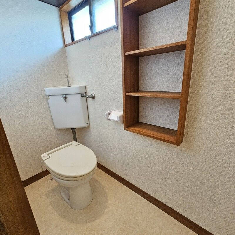 旭町貸家のトイレ写真