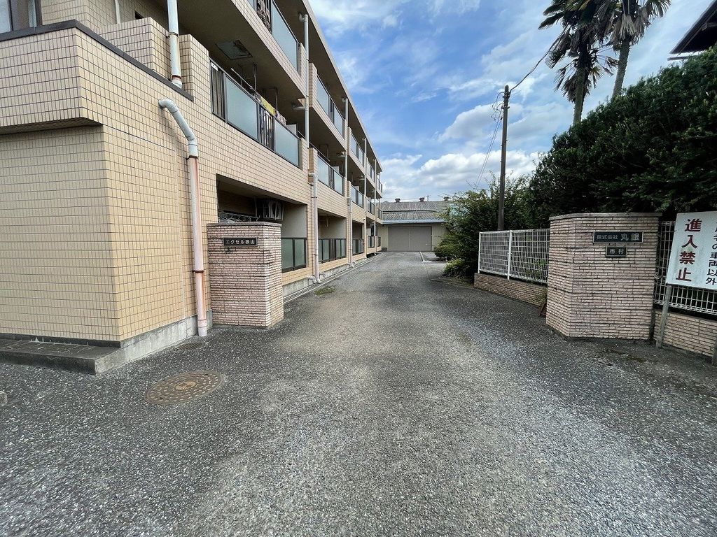 エントランス　駐車場