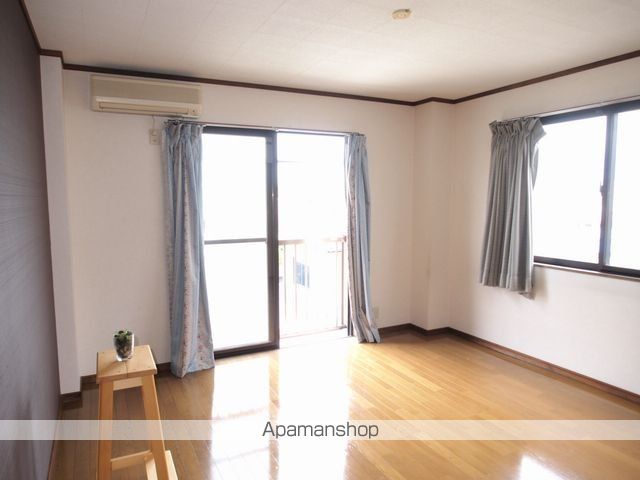 AKKパオの居間写真