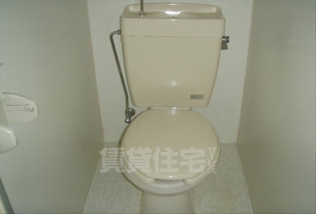 京阪本線 淀駅 徒歩6分 3階建 築29年のトイレ写真