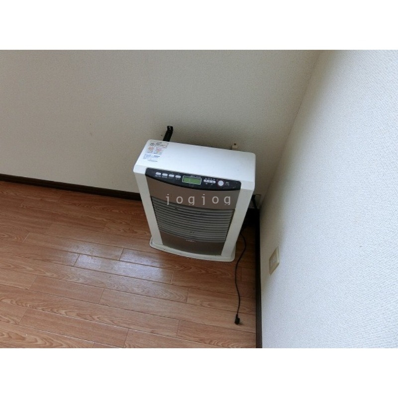 その他設備　冬はあったか石油ストーブです。