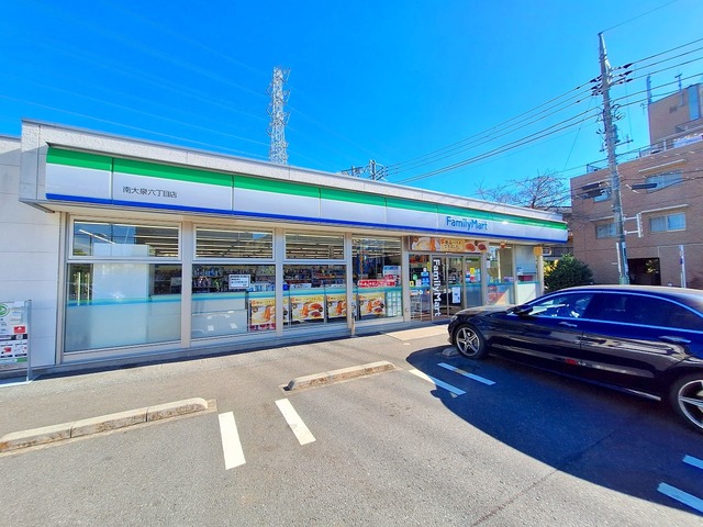 コンビニ　ファミリーマート南大泉６丁目店（コンビニ）まで349m