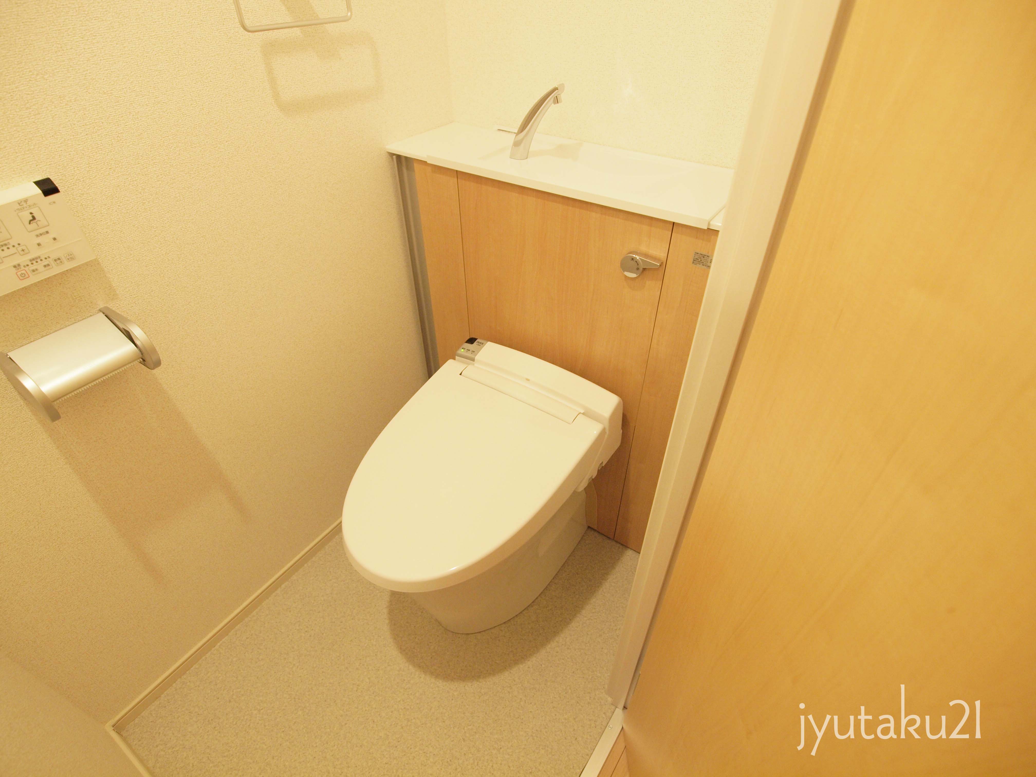 ＪＲ徳島線 蔵本駅 徒歩14分 12階建 築8年のトイレ写真