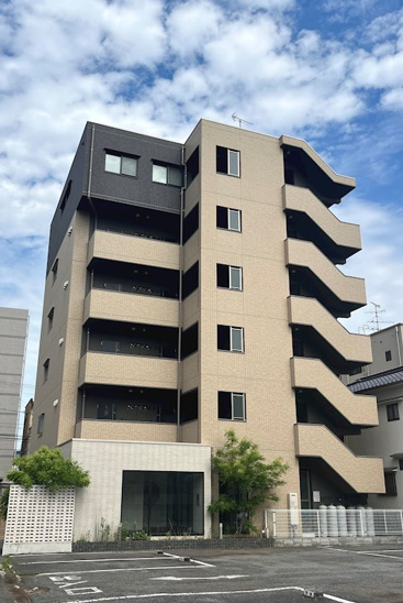 建物外観　落ち着いた雰囲気の外観です