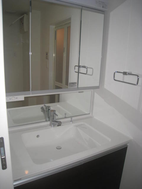 洗面設備　写真は別のお部屋です。現況を優先させていただきます。
