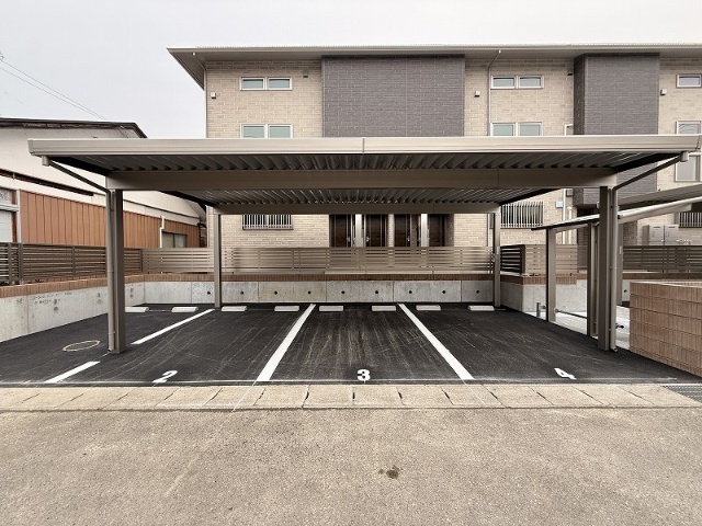 駐車場　１部屋につき１台カーポート付き駐車場！