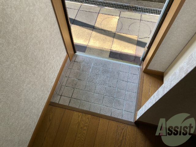 玄関　玄関の様子です。明るい印象ですね。気分もあがりそう。