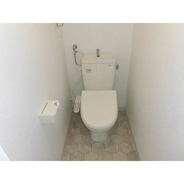 トイレ　清潔感のあるウォシュレット付きのトイレです♪