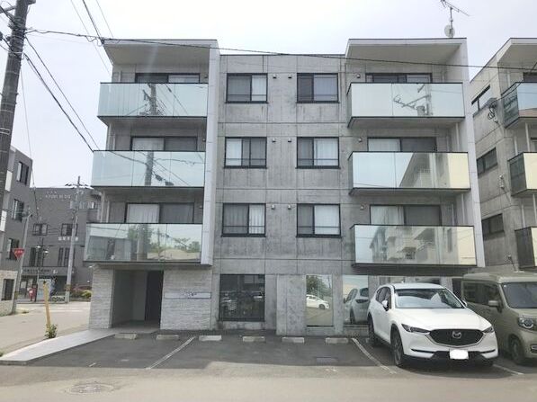 建物外観　JR千歳線「千歳」より徒歩約12分♪