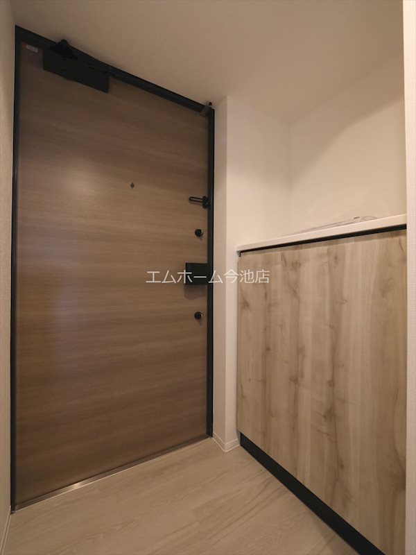 玄関　玄関（シューズボックス完備）