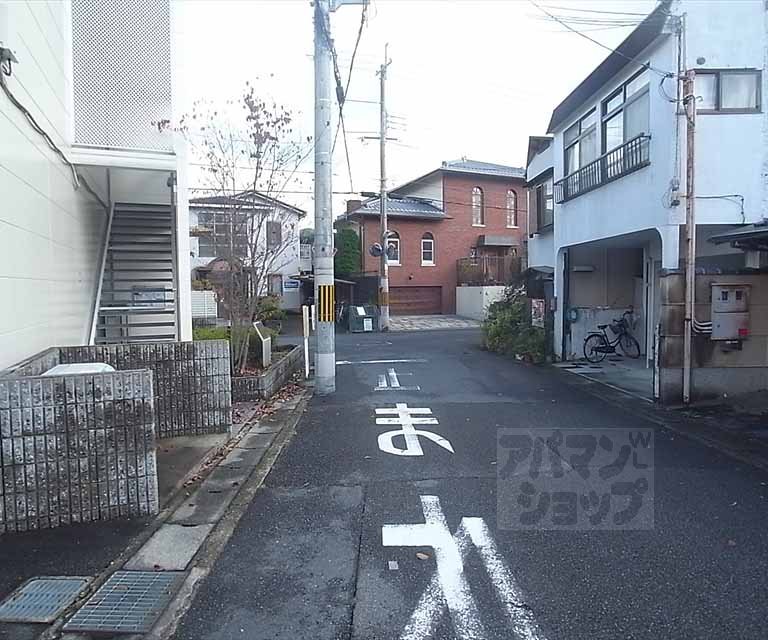 その他　前面道路です。