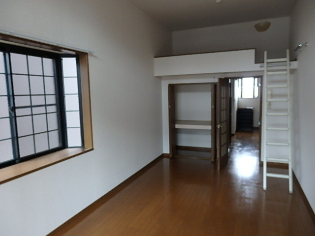 アヴァンセ六丁の目Iの居間写真