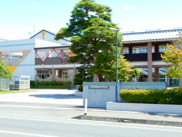 中学校　矢巾北中学校（中学校）まで750m