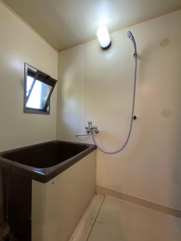 バス・シャワールーム　シャワーなど水栓器具新品で気持ちよくお使いいただけます。