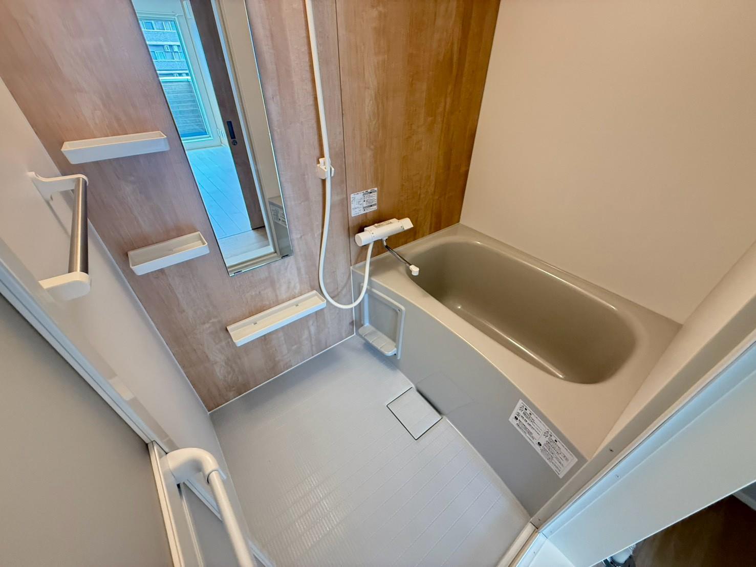 バス・シャワールーム　浴室乾燥機付きのバスルーム♪