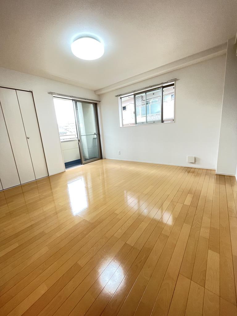 その他部屋・スペース　洋室の向こうに独立キッチンがあります！！