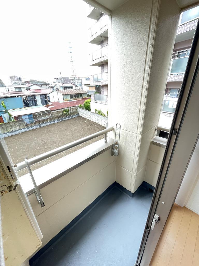 バルコニー　ルーフバルコニーなので少しの雨風は防げます！！