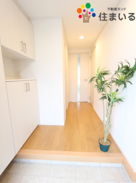 玄関　※写真は同社施工事例となります