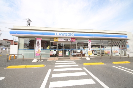 コンビニ　ローソン東広島寺家駅前店（コンビニ）まで525m