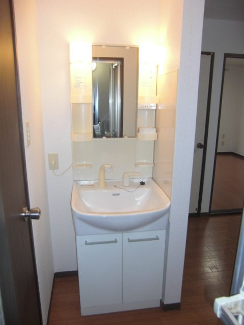 洗面設備　シャワー付洗面台