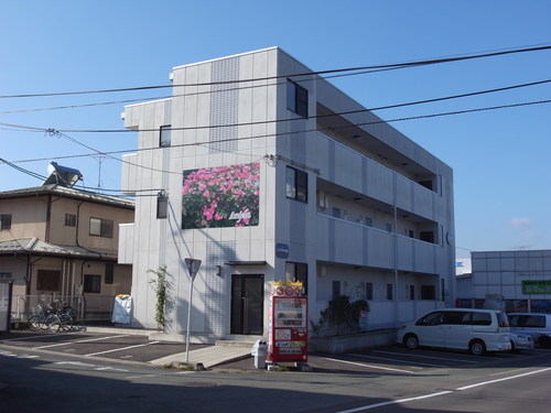 山形市青田のアパートの建物外観