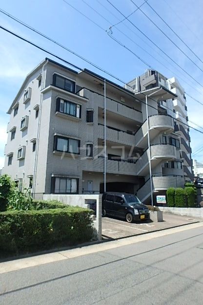 名古屋市北区上飯田北町のマンションの建物外観