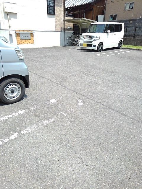 クレ－ル笹川の駐車場