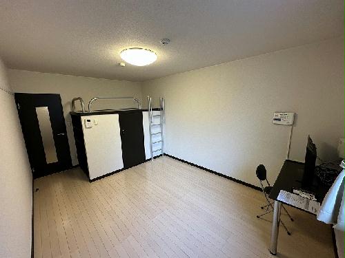 居室・リビング　2階は絨毯床となります