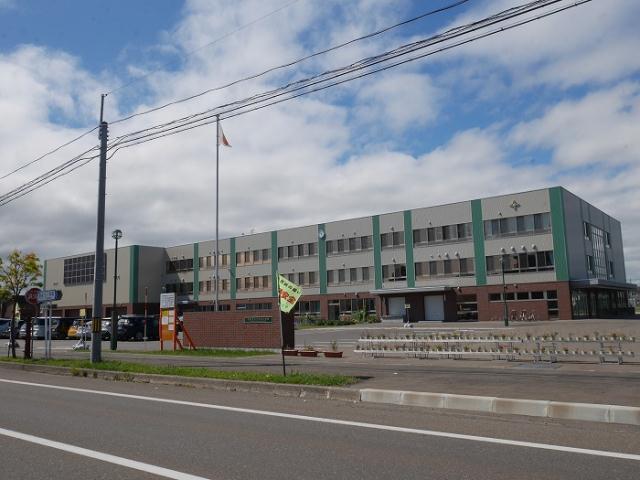 小学校　中央小学校（小学校）まで542m