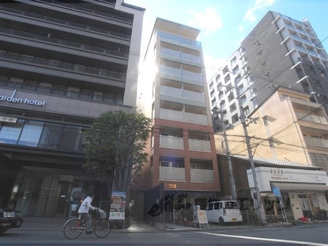 京都市下京区妙伝寺町のマンションの建物外観