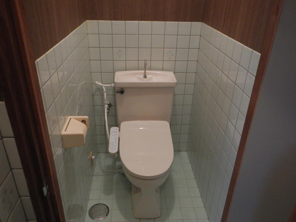 トイレ　１階トイレ　温水洗浄便座新品