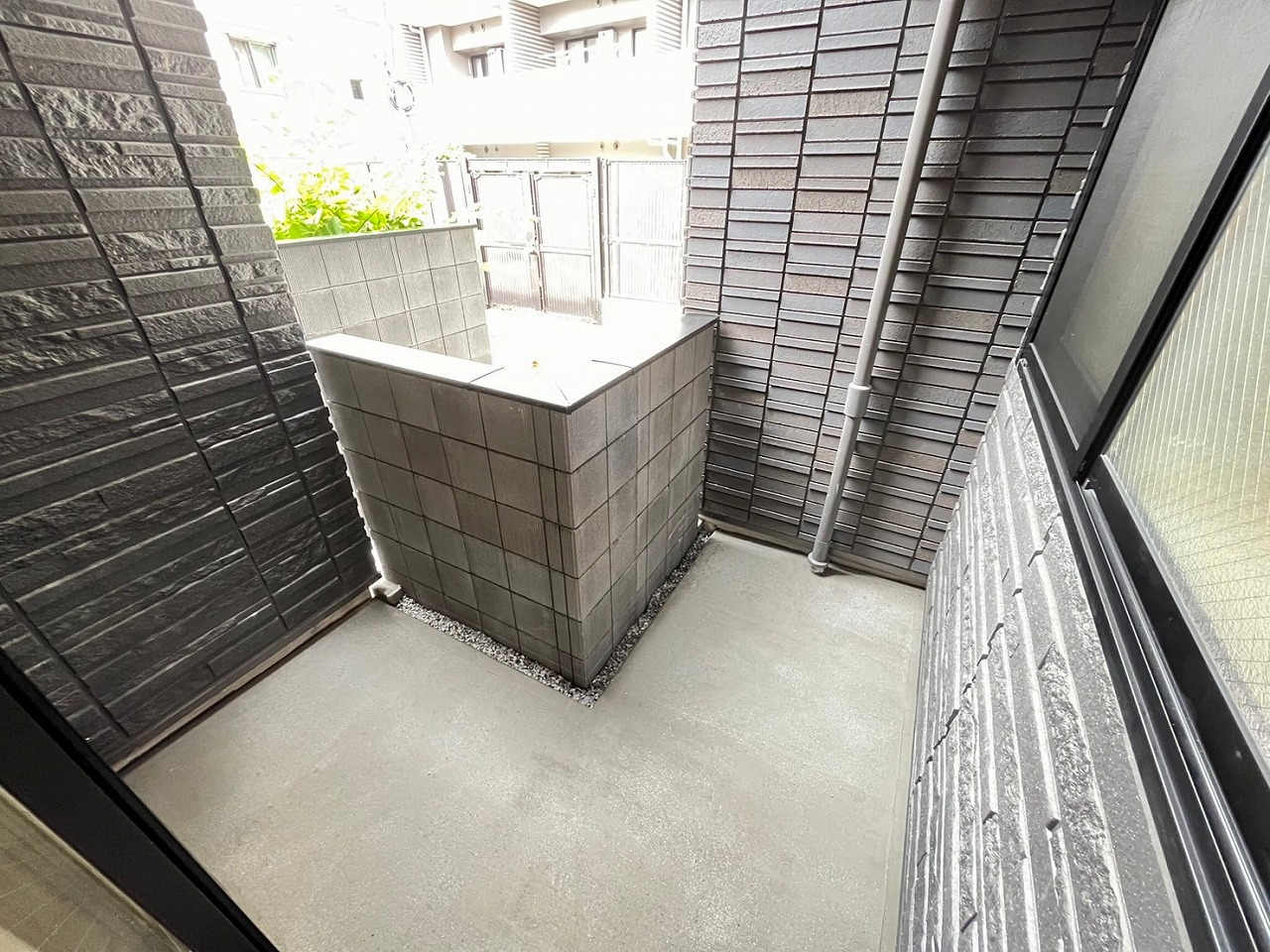 バルコニー　※同じ間取り違う部屋の写真です。