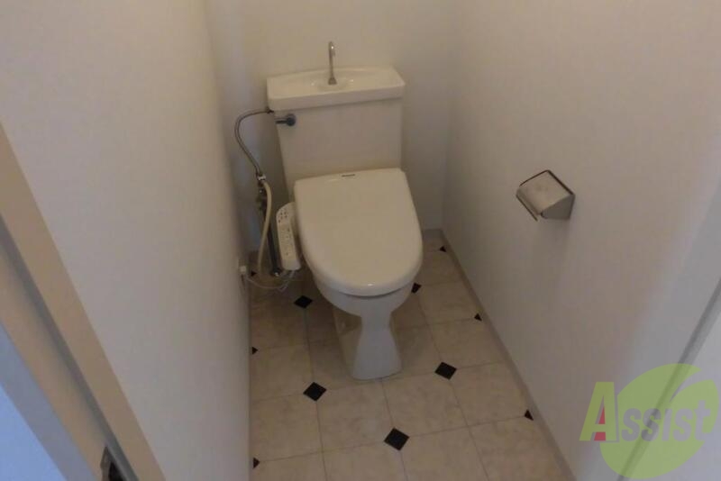 トイレ　トイレには快適な温水洗浄便座付