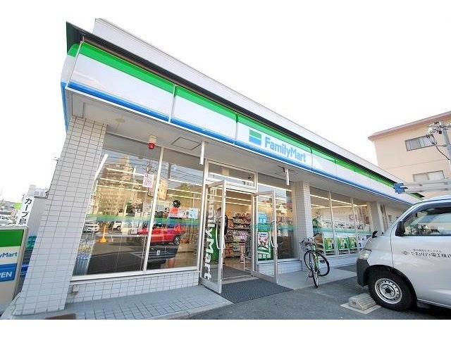 コンビニ　ファミリーマート　緑井3丁目店（コンビニ）まで18m