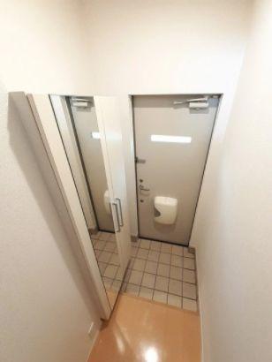 玄関　玄関を開けるとこんな感じです♪