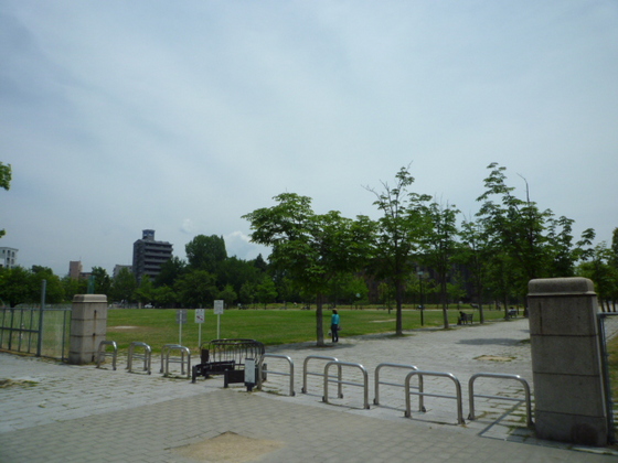 【広島市中区国泰寺町のマンションの公園】