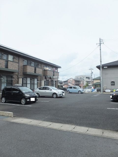 【刈谷市南沖野町のアパートの駐車場】