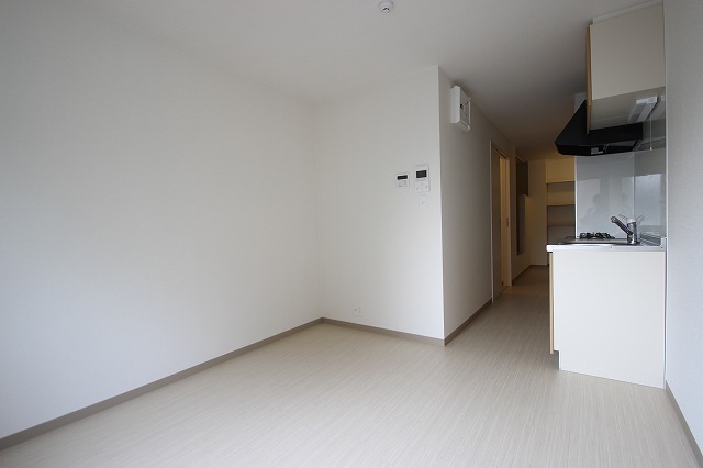 居室・リビング　別号室の写真です（反転）