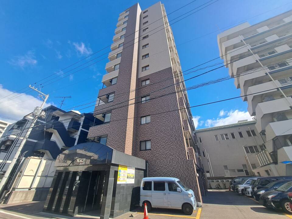 松山市高砂町のマンションの建物外観