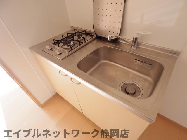 【静岡市駿河区用宗のアパートのキッチン】