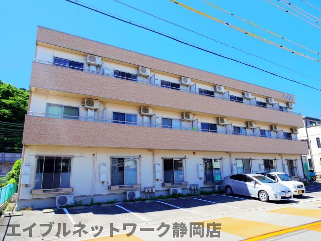 静岡市駿河区用宗のアパートの建物外観