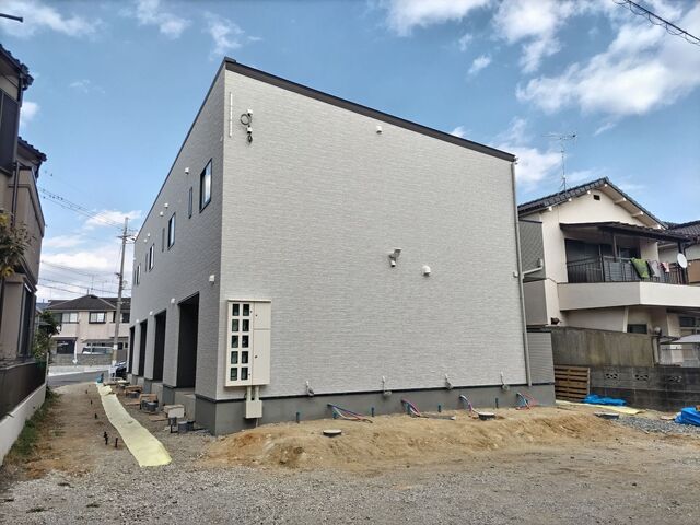 【加古川市平岡町二俣のアパートの建物外観】