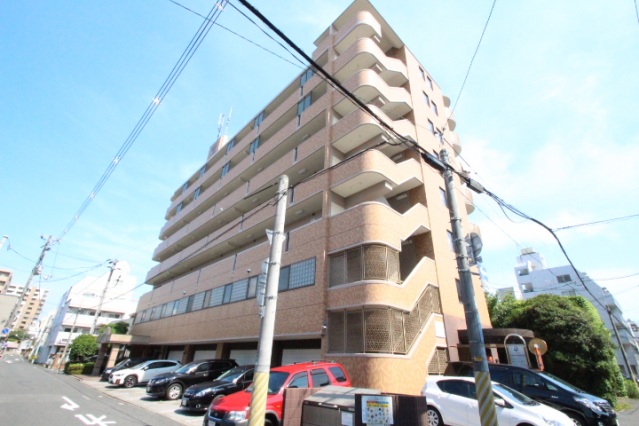 岡山市北区富田町のマンションの建物外観