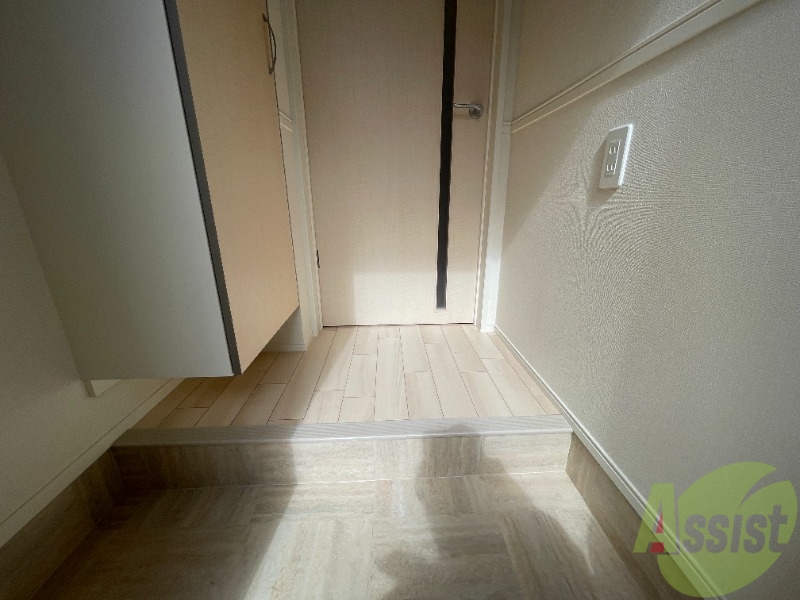 玄関　玄関からお部屋が見えないのがいいですね。