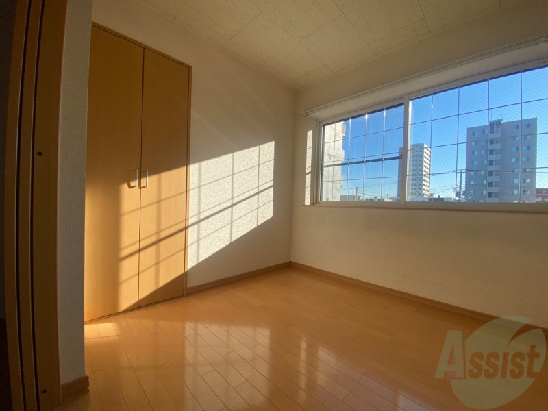 その他部屋・スペース　３．６帖の洋室です。家具の配置もしやすそうですね！