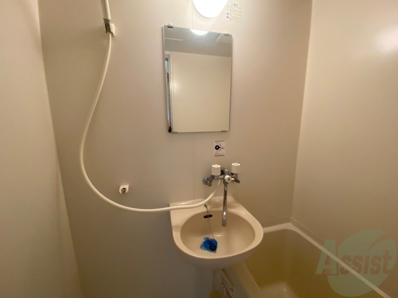 洗面設備　ユニットバス内の洗面台です。朝の身支度もスムーズです。