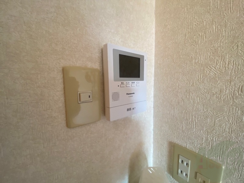 セキュリティ　ＴＶモニター付インターホンです。来客者の顔が見えるので安心！