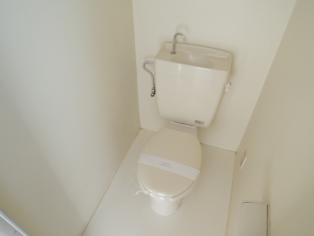 ＪＲ仙山線 東北福祉大前駅 徒歩12分 2階建 築38年のトイレ写真