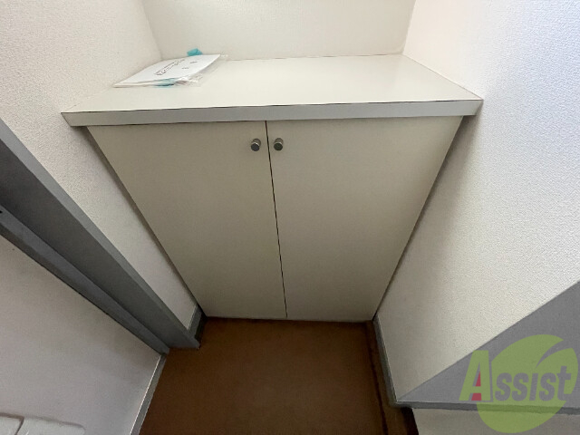 収納　シューズボックスです！隣には傘もかけられます。