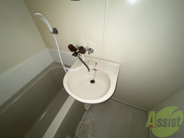 洗面設備　歯磨きも洗い物も何でも洗えちゃいますよ～。